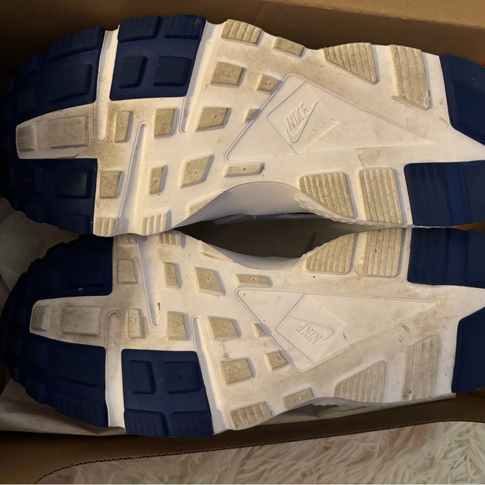 Nike Pink,Blue ,and Yellow Nike Huarache Run. Excellent condition - Picture 7 of 7